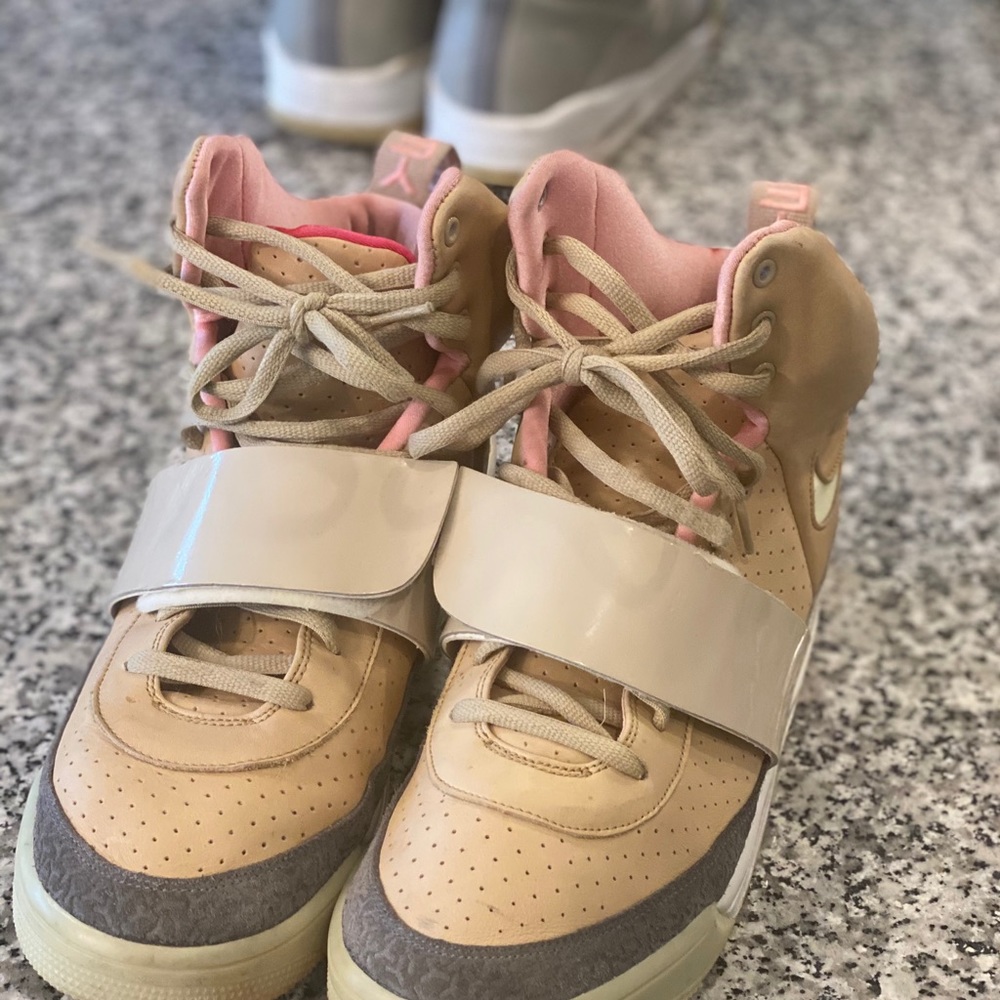 🚨🚨SIZE 13 nike yeezy 1 net tan